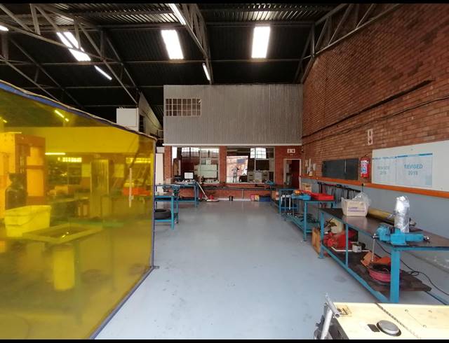 1,335M² WAREHOUSE FOR SALE IN ANDERBOLT